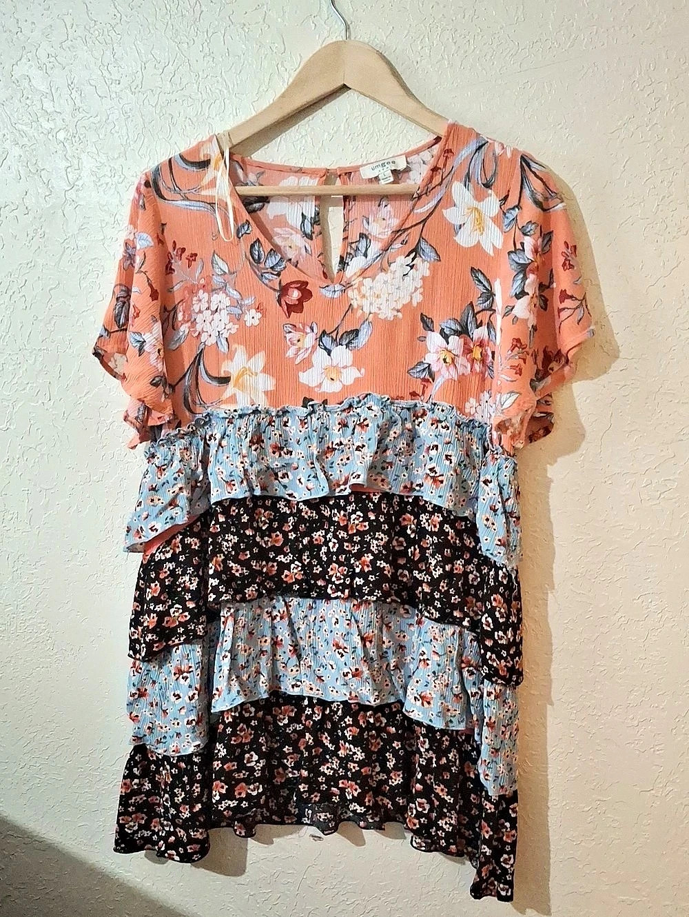 Umgee Floral Tiered Blouse in Orange, Light Blue And  Black Large Like New
